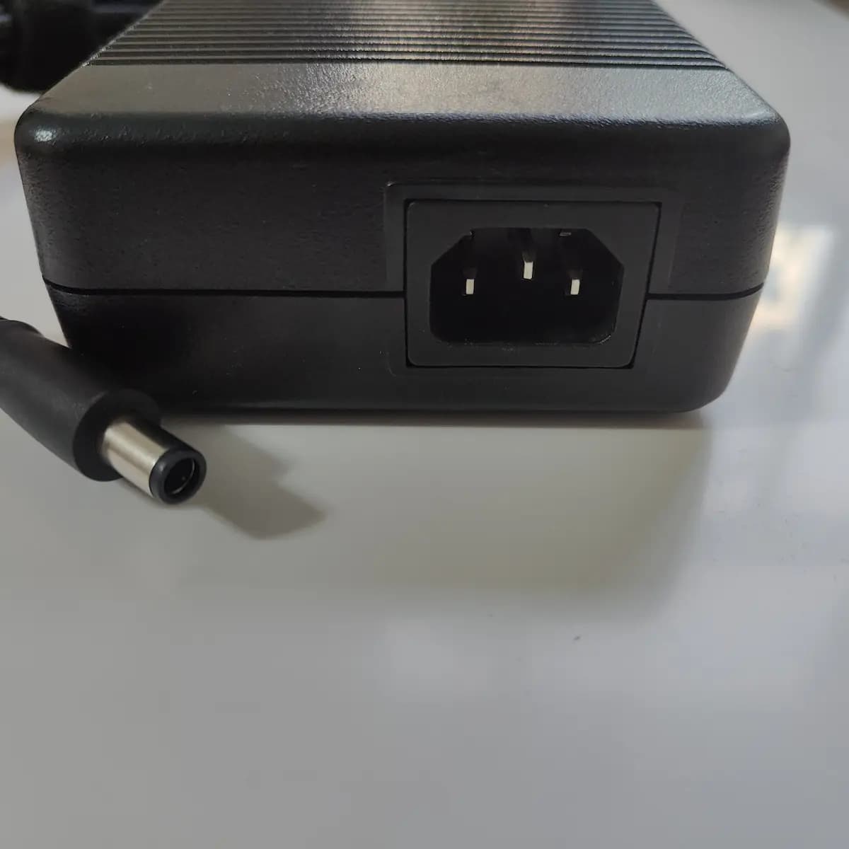 شارژر hp 230w