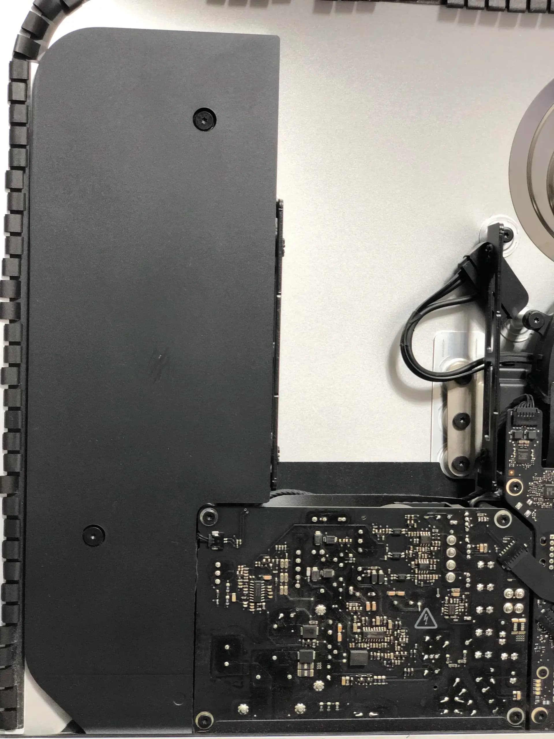 پاور اصلی آی‌مک A1418 و A1419 (۲۰۱۲-۲۰۲۰) – خرید و تعویض منبع تغذیه iMac اورجینال اپل با گارانتی تست و نصب تخصصی 2